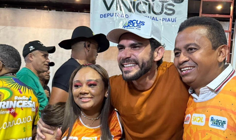 Deputado Dr. Marcus Kalume participa do Abre-Alas do Carnaval de Floriano