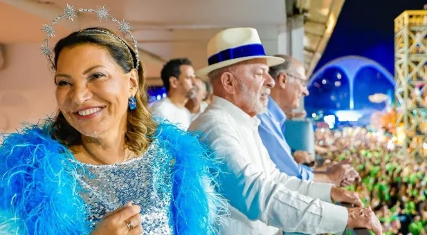 Desfile com homenagem a Lula provoca queda de audiência da Globo