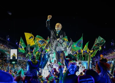 Desfile da Acadêmicos de Niterói homenageou o presidente Lula