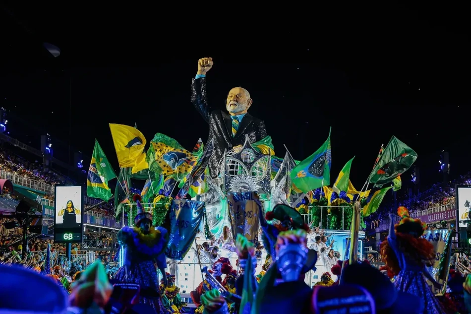 Desfile da Acadêmicos de Niterói homenageou o presidente Lula
