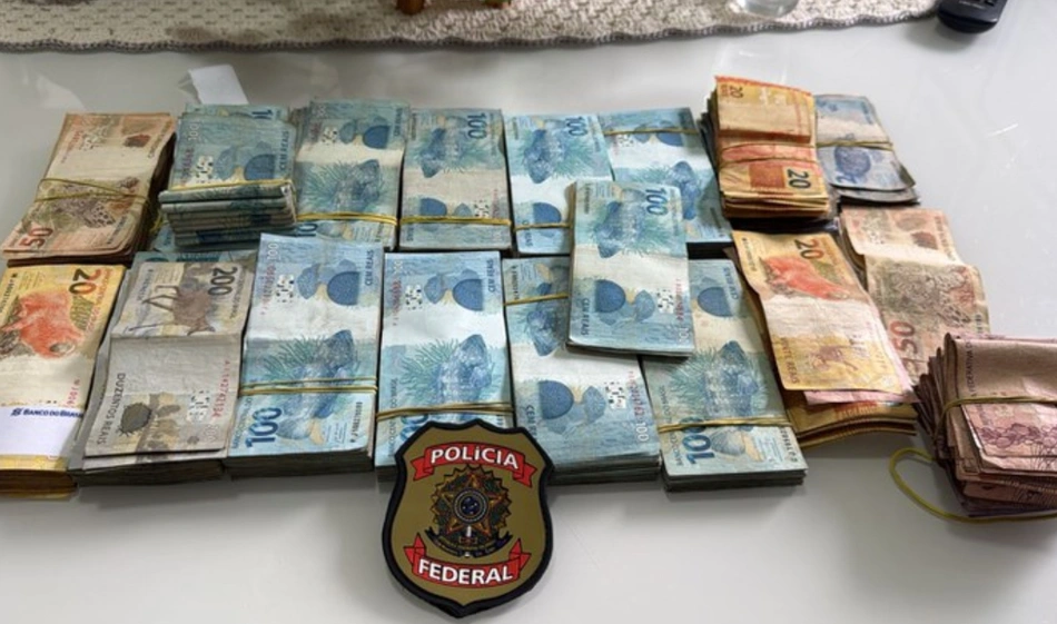 Dinheiro apreendido pela Polícia Federal na operação da PF em Timbiras