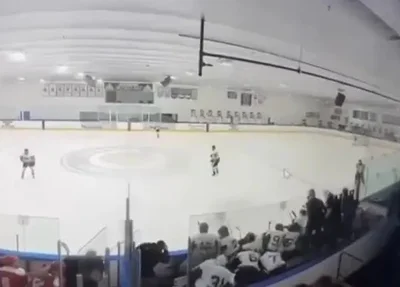 Dorgan abriu fogo na Dennis M. Lynch Arena durante uma partida escolar