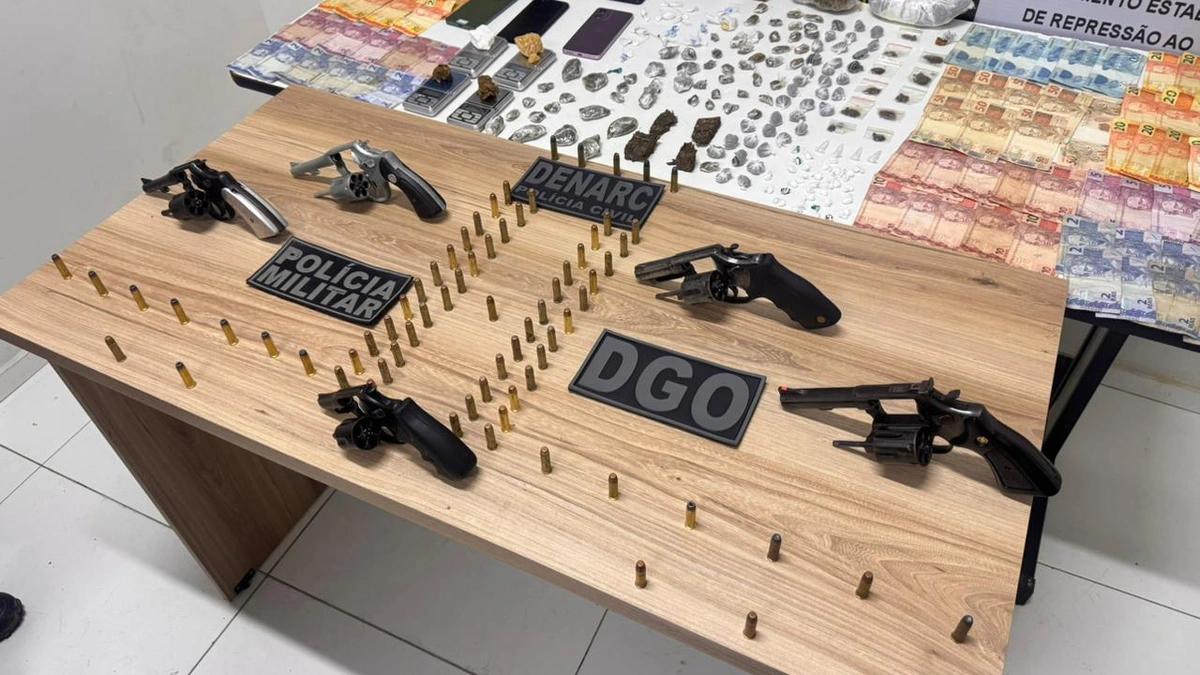 Drogas e armas apreendidas durante operação integrada da Polícia Civil e Polícia Militar