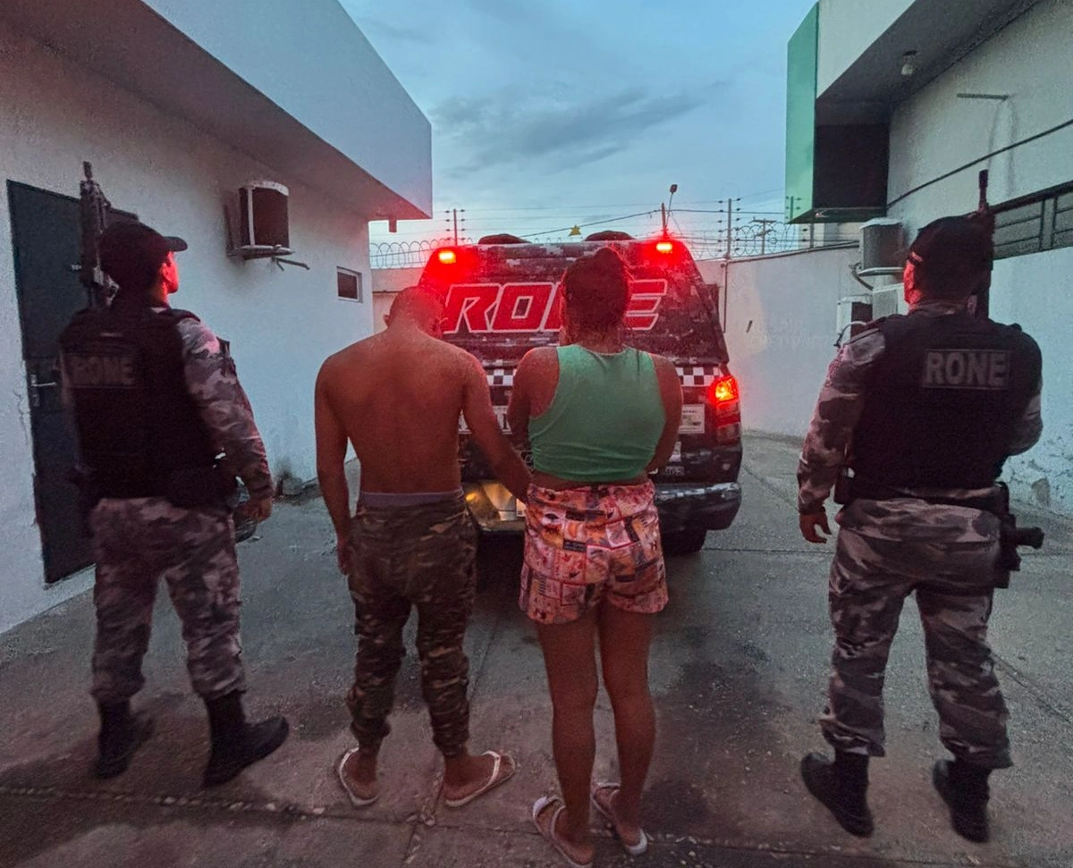 Dupla suspeita de porte ilegal de arma de fogo