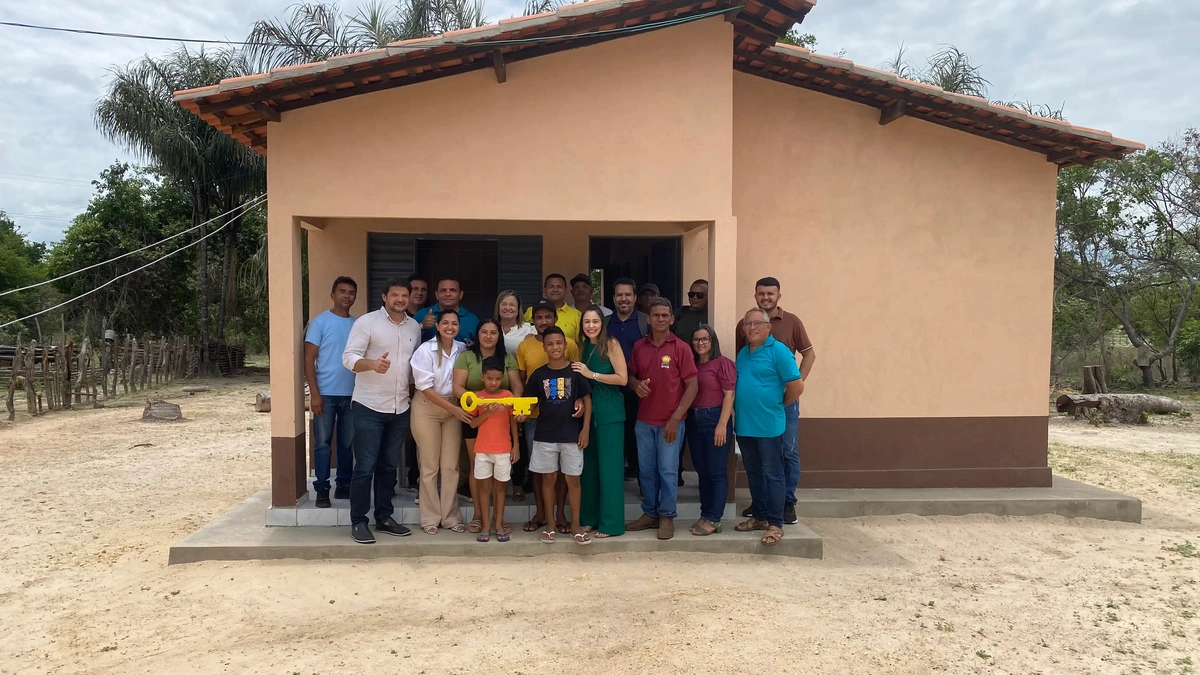 Entrega de moradia em Beneditinos