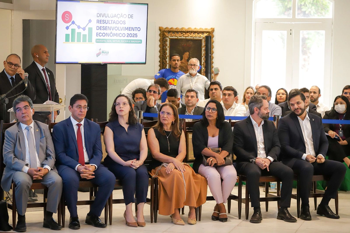 Equipe de órgaõs e secretários do Governo do Estado