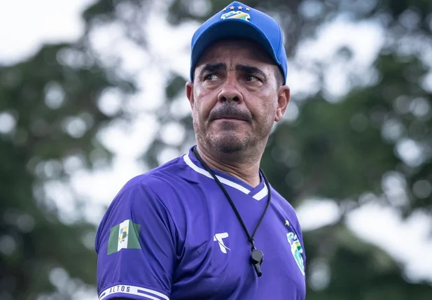 Evandro Guimarães, técnico do Altos