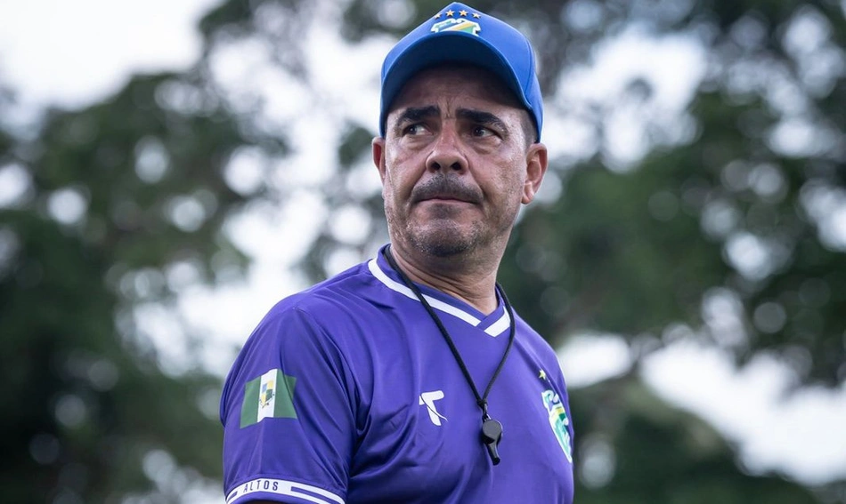 Evandro Guimarães, técnico do Altos