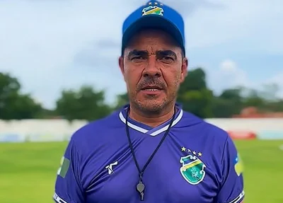 Evandro Guimarães, técnico do Altos