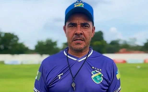 Evandro Guimarães, técnico do Altos