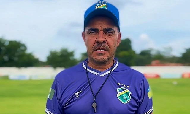 Evandro Guimarães, técnico do Altos