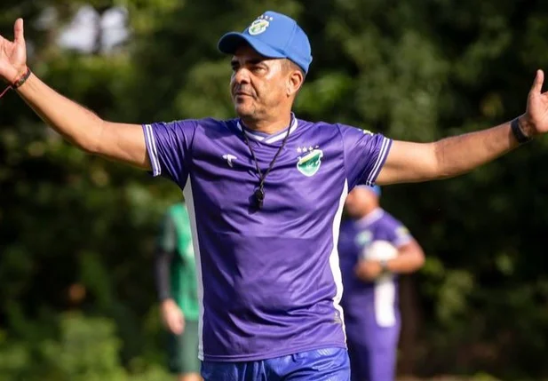 Evandro Guimarães, técnico do Altos