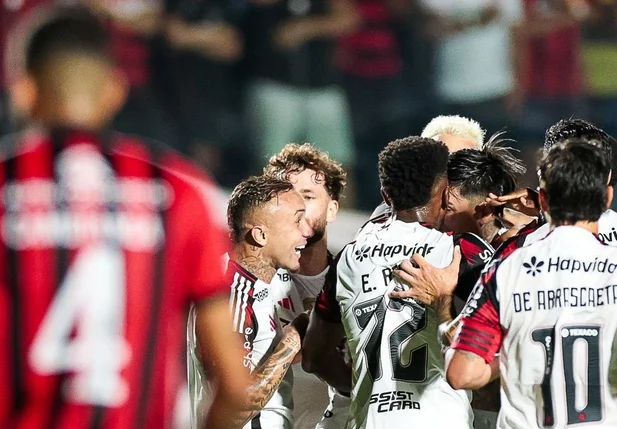 Flamengo bate Vitória e vence a 1ª partida no Brasileirão 2026
