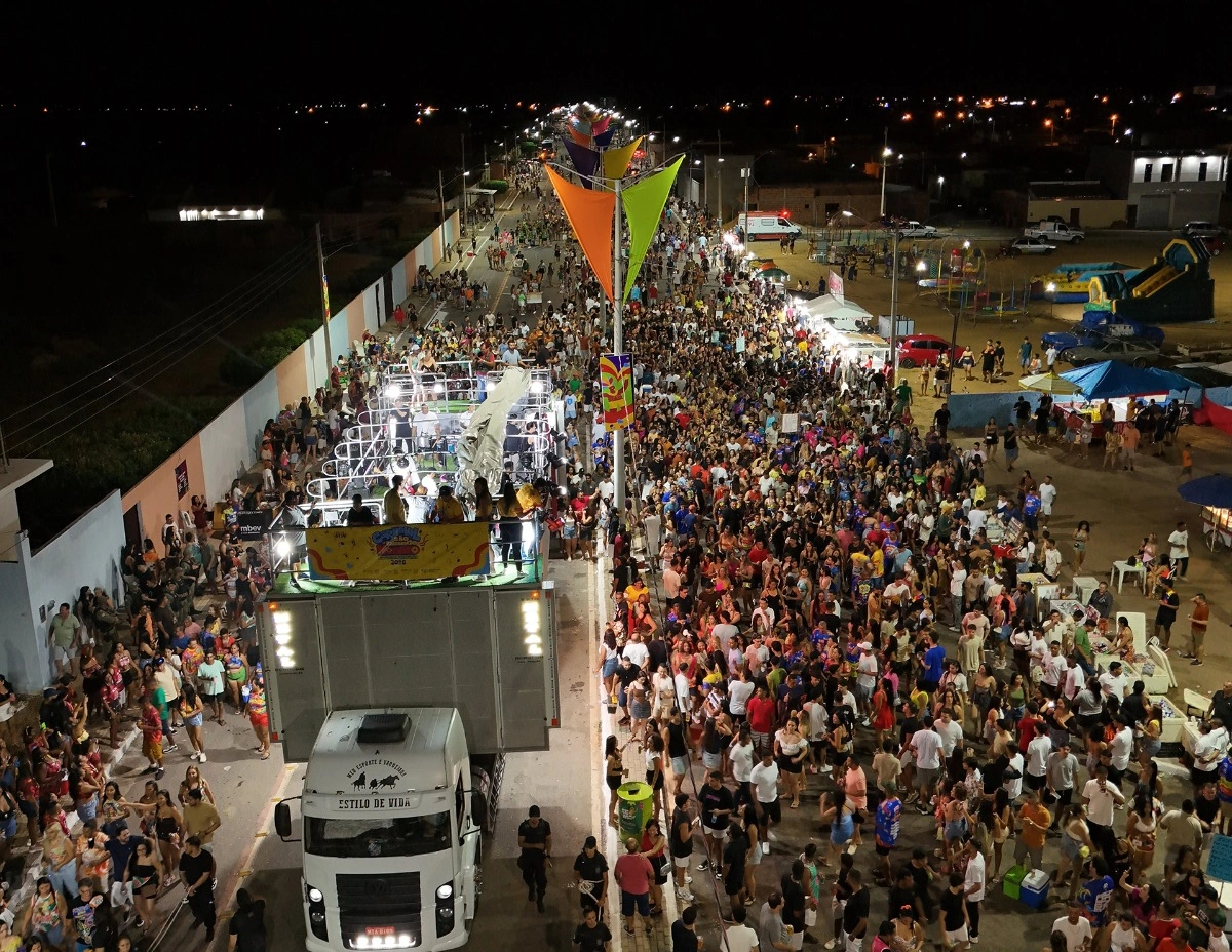 Foliões no Carnaval de São Raimundo Nonato