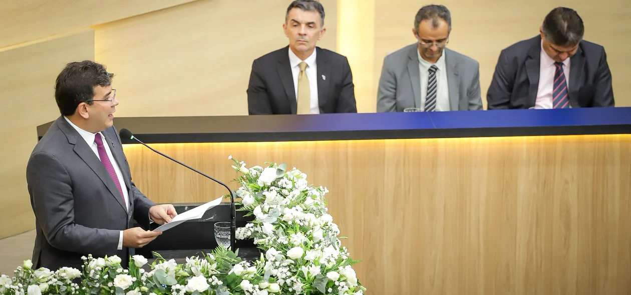 Governador Rafael Fonteles durante solenidade