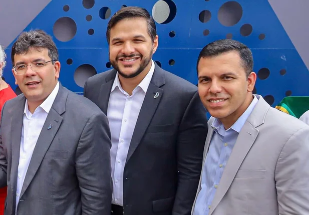 Governador Rafael Fonteles, ex-secretário Washington Bandeira e atual secretário de Educação Rodrigo Torres