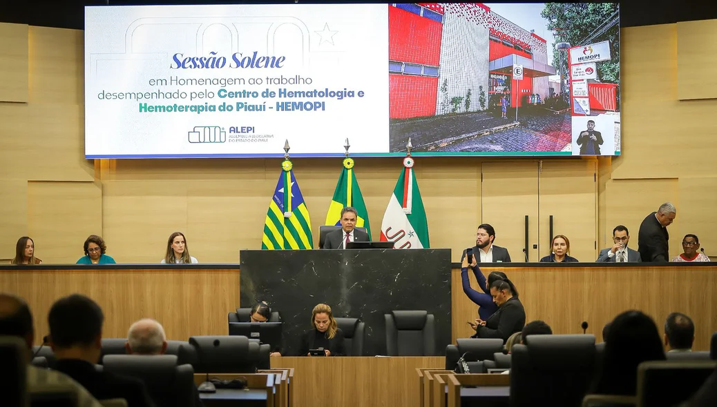 Hemopi foi homenageado durante sessão proposta por Gil Carlos