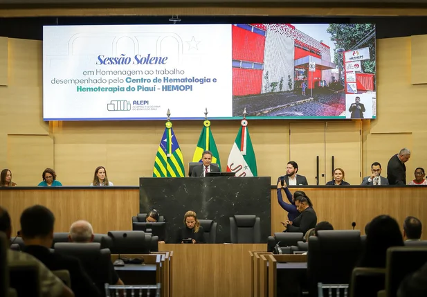 Hemopi foi homenageado durante sessão proposta por Gil Carlos