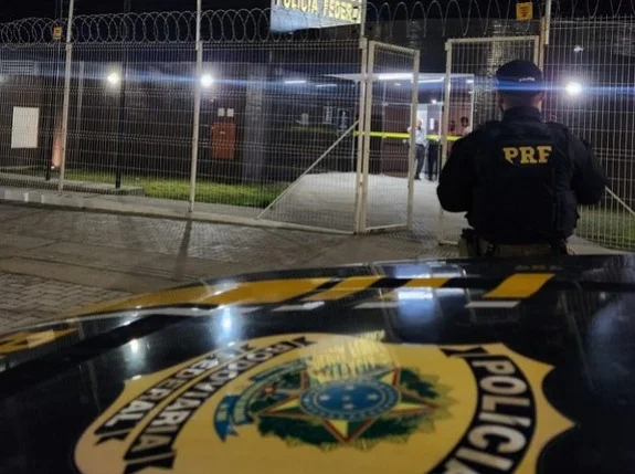 Homem com documentação falsa é flagrado pela PRF