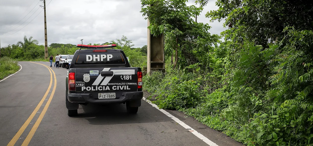 Homem é encontrado morto com marcas de tiros e amordaçado na zona norte