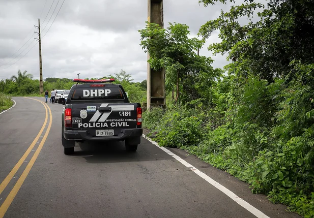 Homem é encontrado morto com marcas de tiros e amordaçado na zona norte