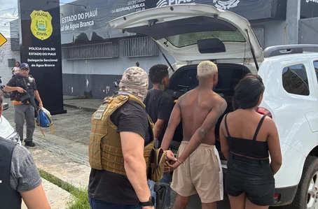Homem e mulher foram presos em flagrante, enquanto adolescente foi apreendido em Água Branca