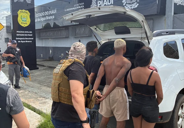 Homem e mulher foram presos em flagrante, enquanto adolescente foi apreendido em Água Branca