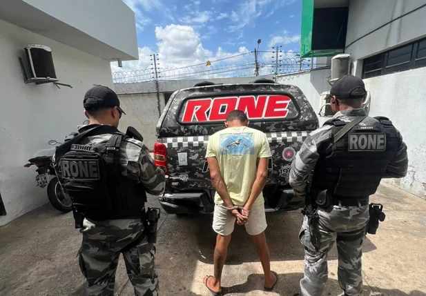 Homem foi preso acusado de ameaçar policial