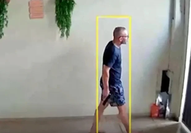 Homem mantinha mulher em cárcere privado e a ameaçava com arma falsa