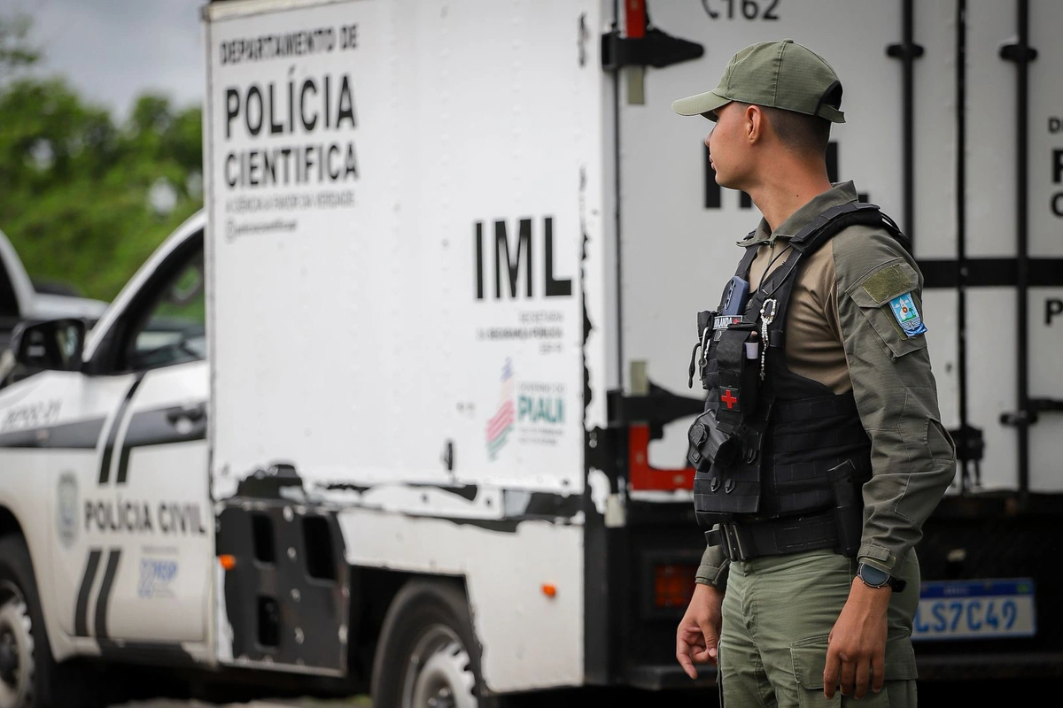 IML e Polícia Militar no local