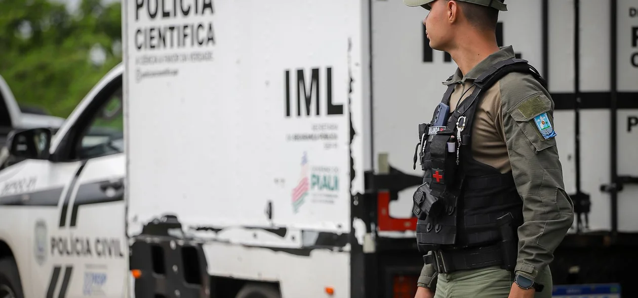 IML e Polícia Militar no local