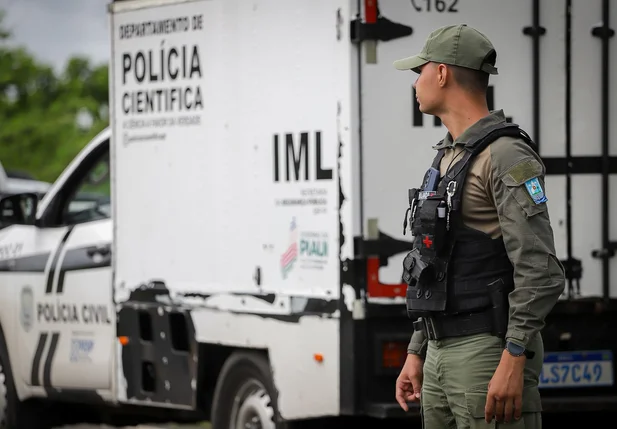 IML e Polícia Militar no local