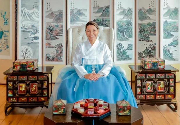 Janja com trajes da Coreia do Sul