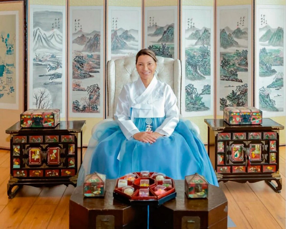 Janja com trajes da Coreia do Sul