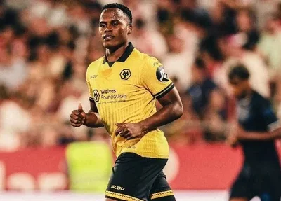 Jhon Arias em partida do Wolves