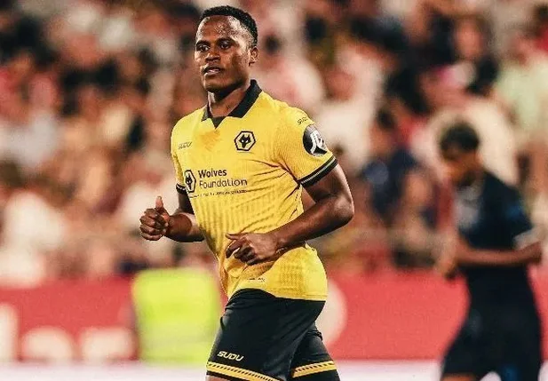 Jhon Arias em partida do Wolves
