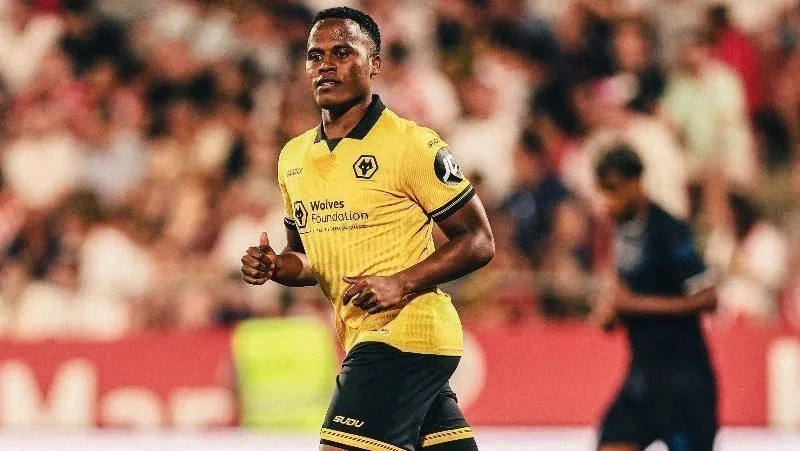 Jhon Arias em partida do Wolves