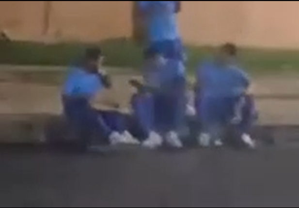 Jogadores do Parnahyba são vistos comendo na calçada do estádio após rebaixamento