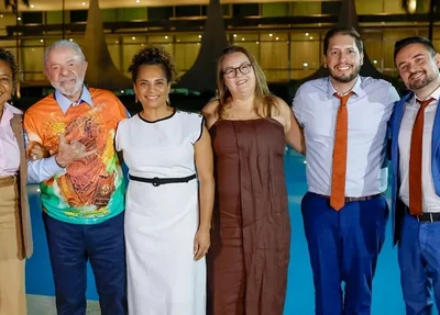 Lula recebeu escola que o homenageou fora da agenda no Alvorada
