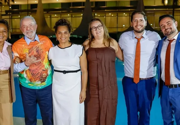 Lula recebeu escola que o homenageou fora da agenda no Alvorada