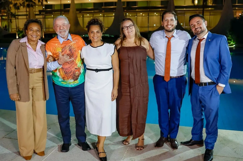 Lula recebeu escola que o homenageou fora da agenda no Alvorada