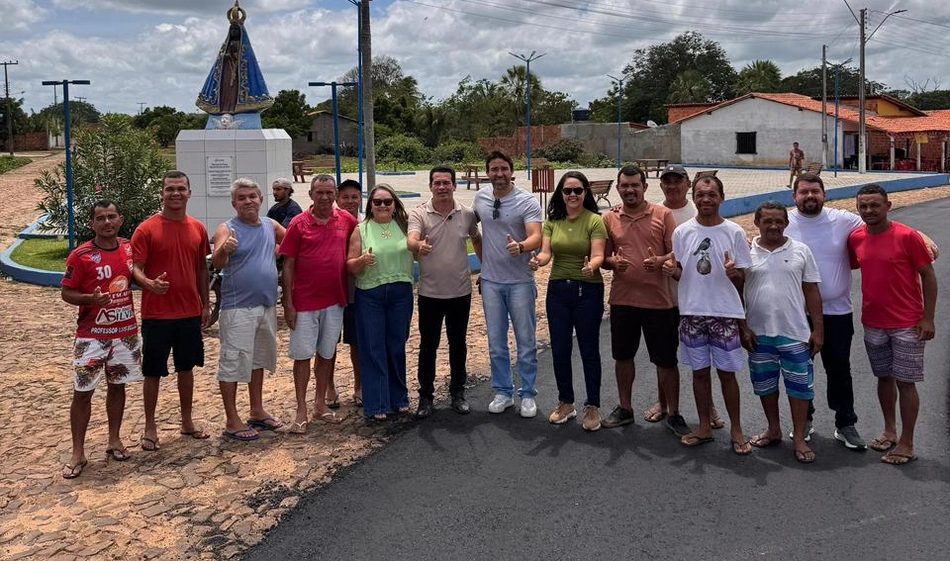 Marden Menezes vistoria obra de asfaltamento em Caxingó