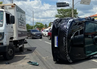 Médico tombou veículo na Avenida Presidente Kennedy