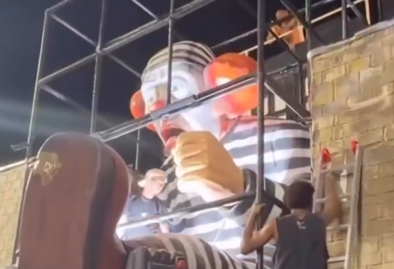 Michelle Bolsonaro reage a desfile de escola de samba
