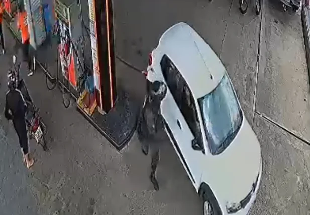 Momento da fuga dos adolescentes ao serem abordados pelo policial da ROCAM