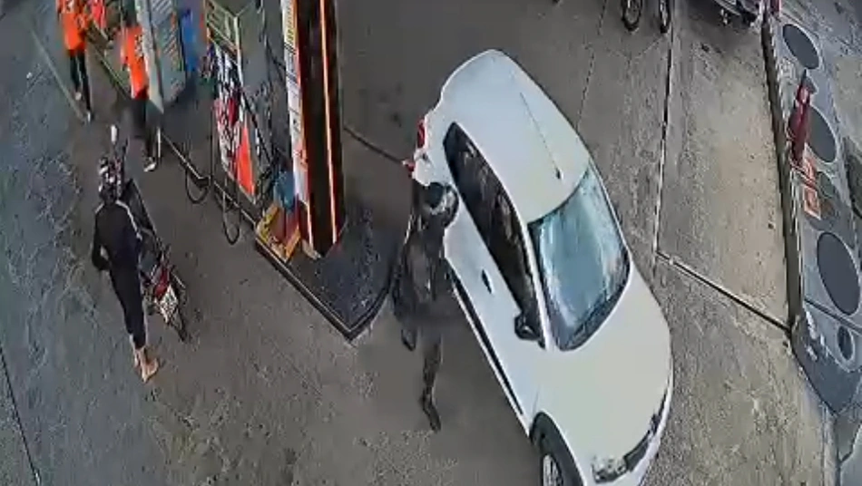 Momento da fuga dos adolescentes ao serem abordados pelo policial da ROCAM