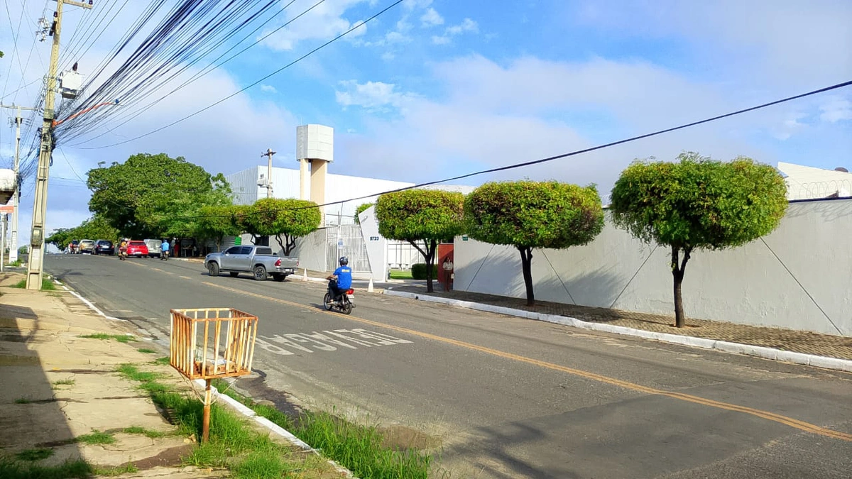 Moradores do Novo Milênio, na Avenida Mirtes Melão estão sem energia há 12 horas