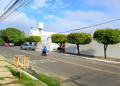Moradores do Novo Milênio, na Avenida Mirtes Melão estão sem energia há 12 horas