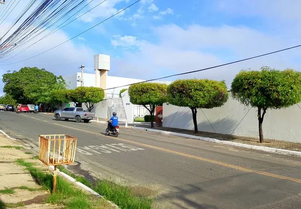 Moradores do Novo Milênio, na Avenida Mirtes Melão estão sem energia há 12 horas