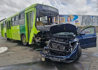 Motorista de carro ficou em estado mais grave após colisão na Avenida Miguel Rosa